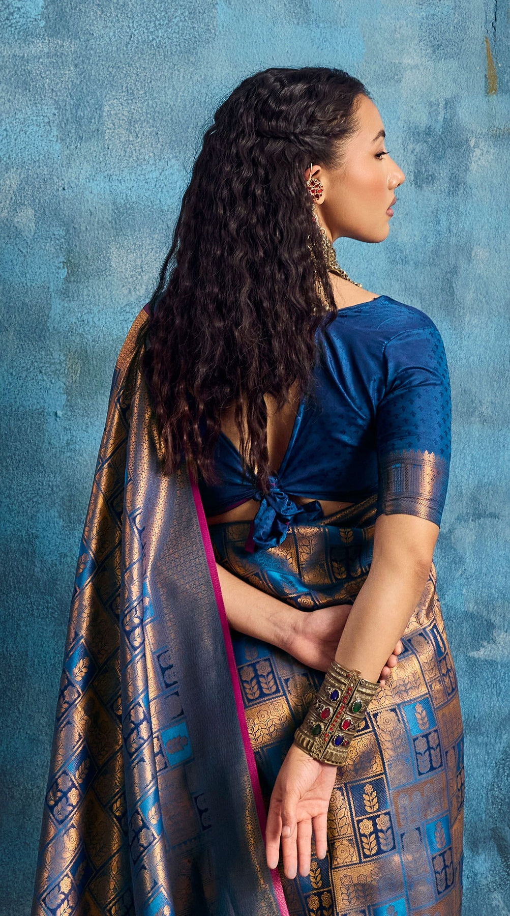 Peachmode Navy Blue Handloom Silk Woven Saree - Image 2