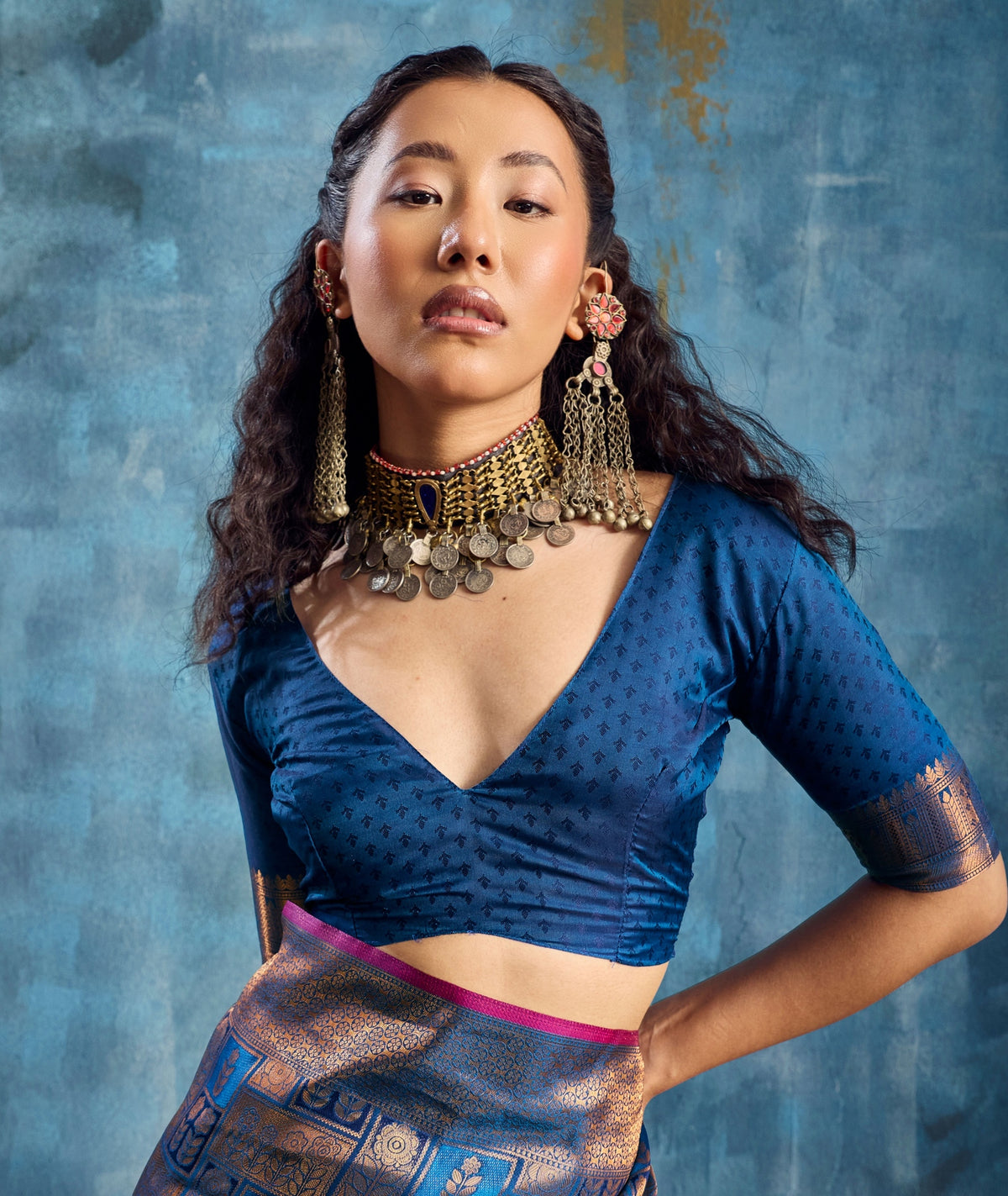 Peachmode Navy Blue Handloom Silk Woven Saree - Image 3