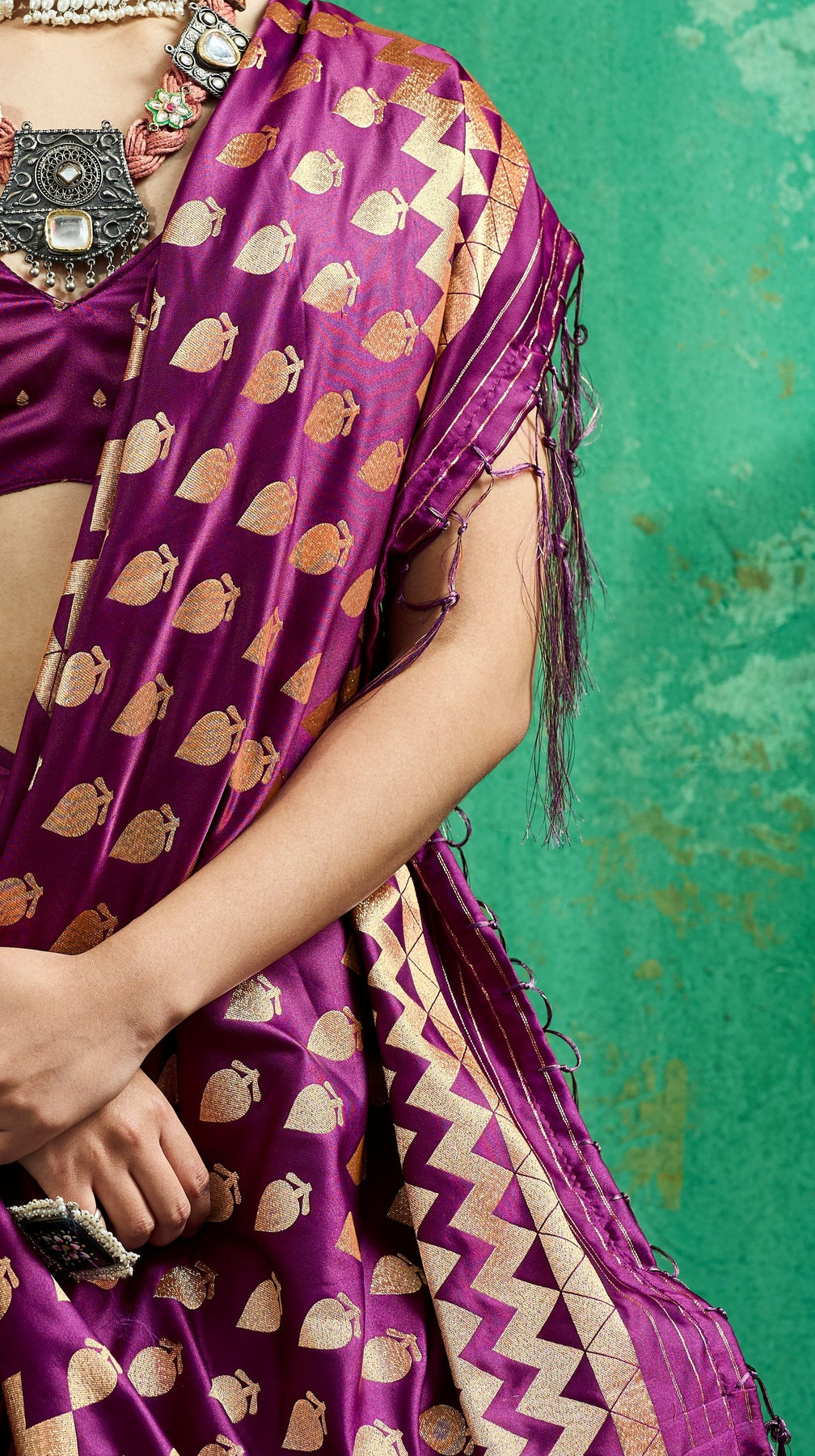 Peachmode Magenta Satin Handloom Woven Saree - Image 4