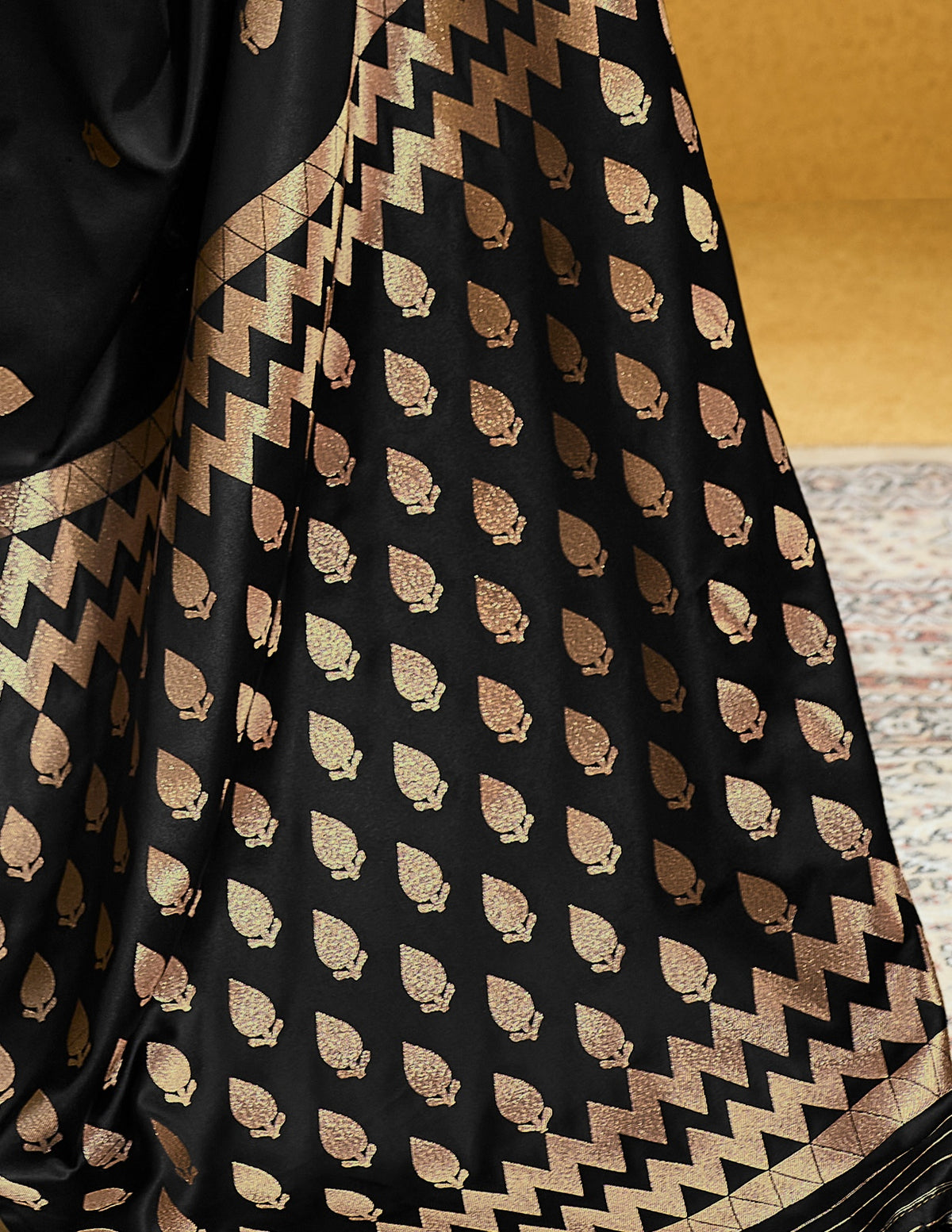 Peachmode Black Satin Handloom Woven Saree - Image 5