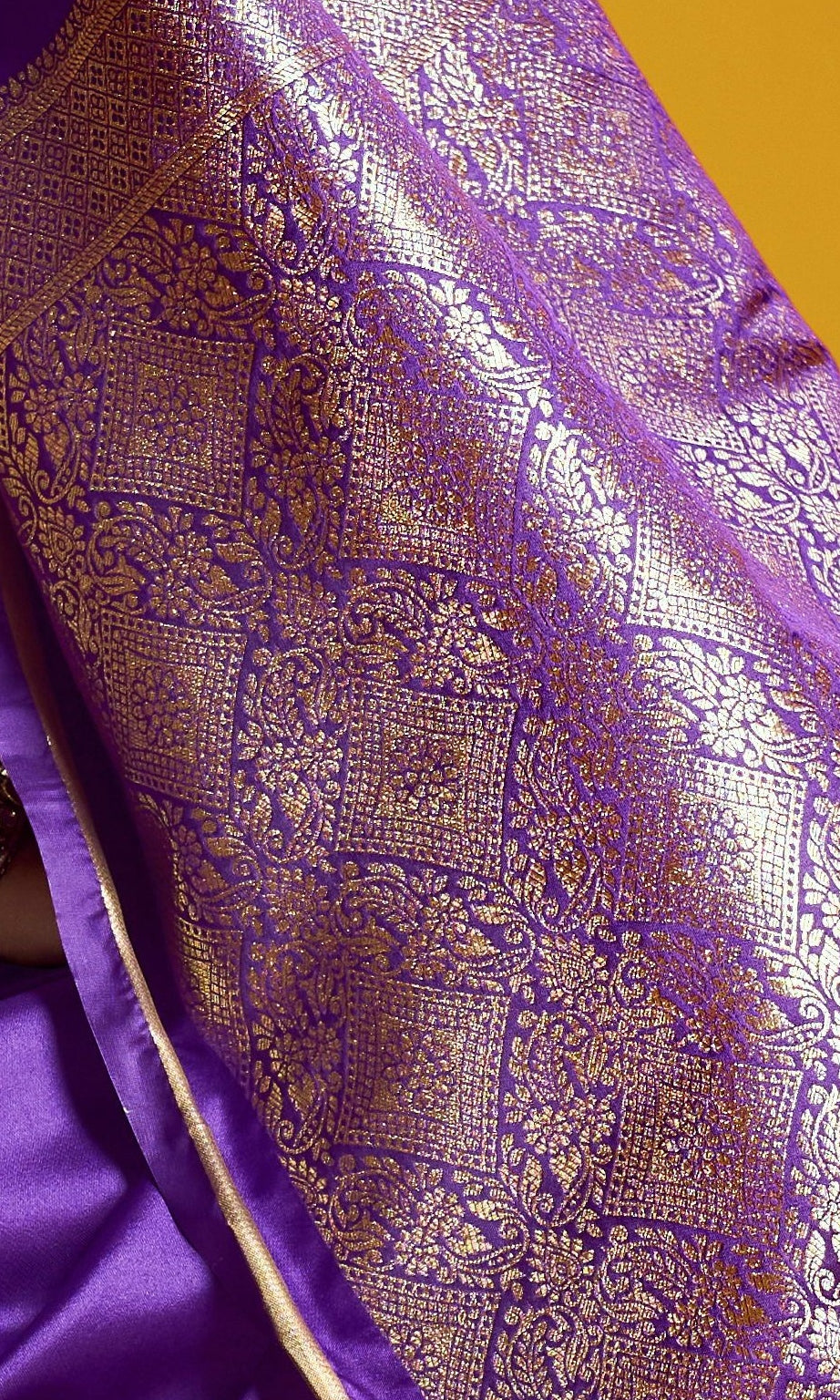 Peachmode Violet Satin Handloom Woven Saree - Image 4