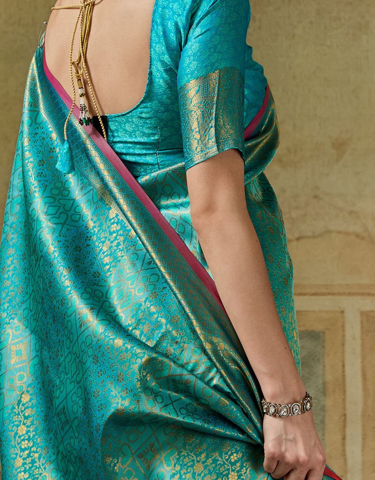 Peachmode Turquoise Handloom Silk Woven Saree - Image 2