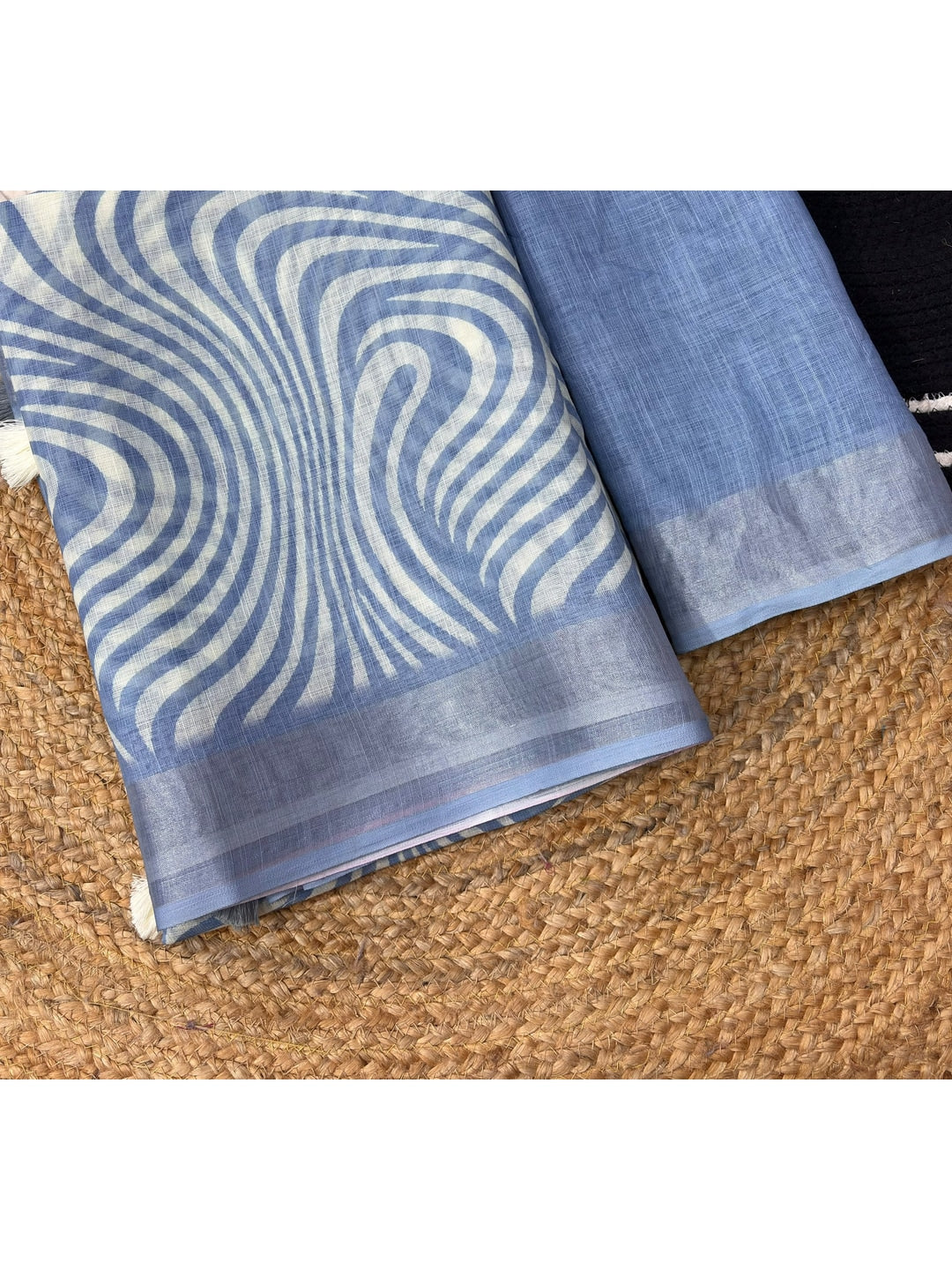 Peachmode Blue Abstract Print Linen Cotton Saree - Image 3