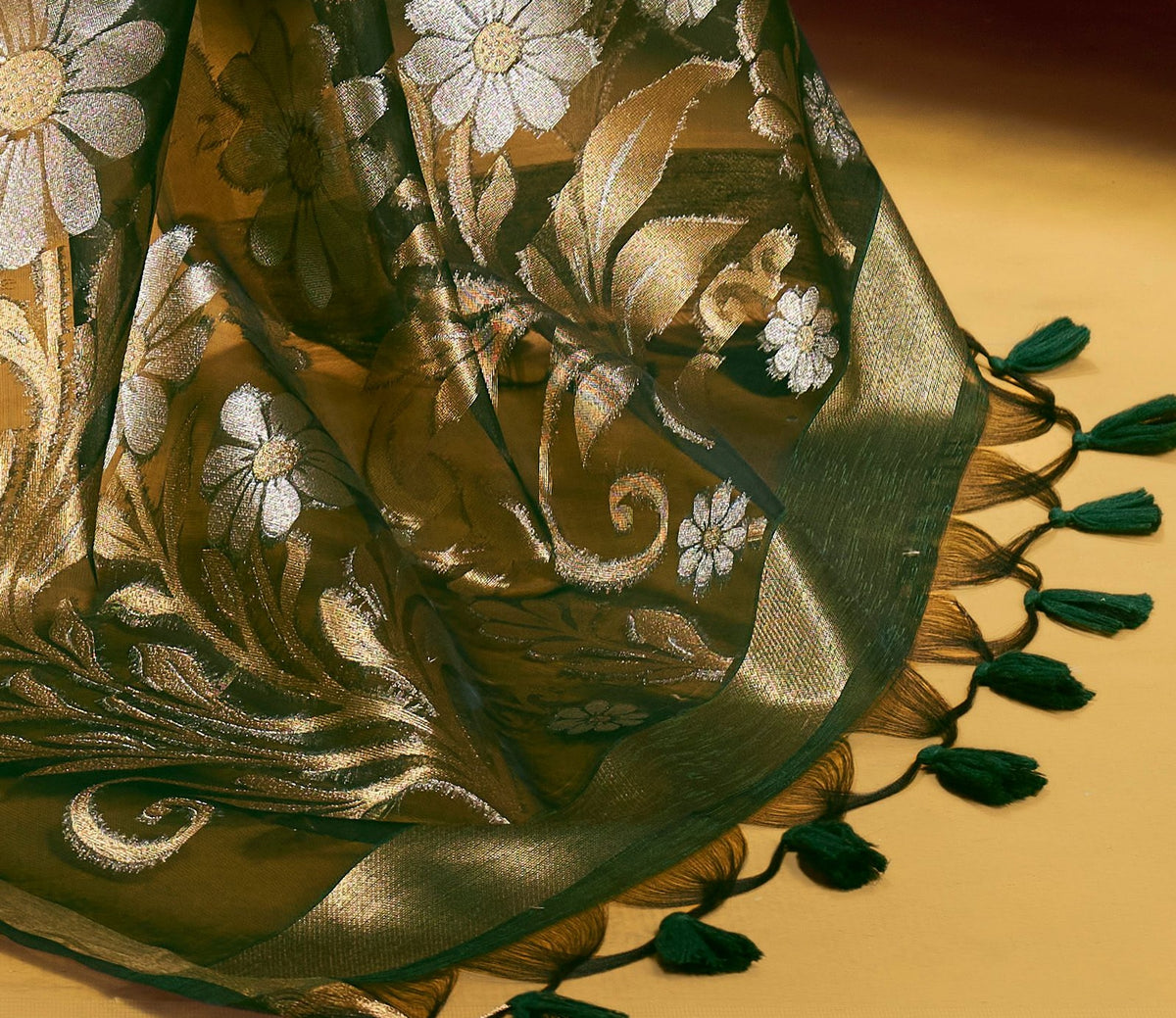 Peachmode Green Pure Munga Silk Handloom Woven Saree - Image 5