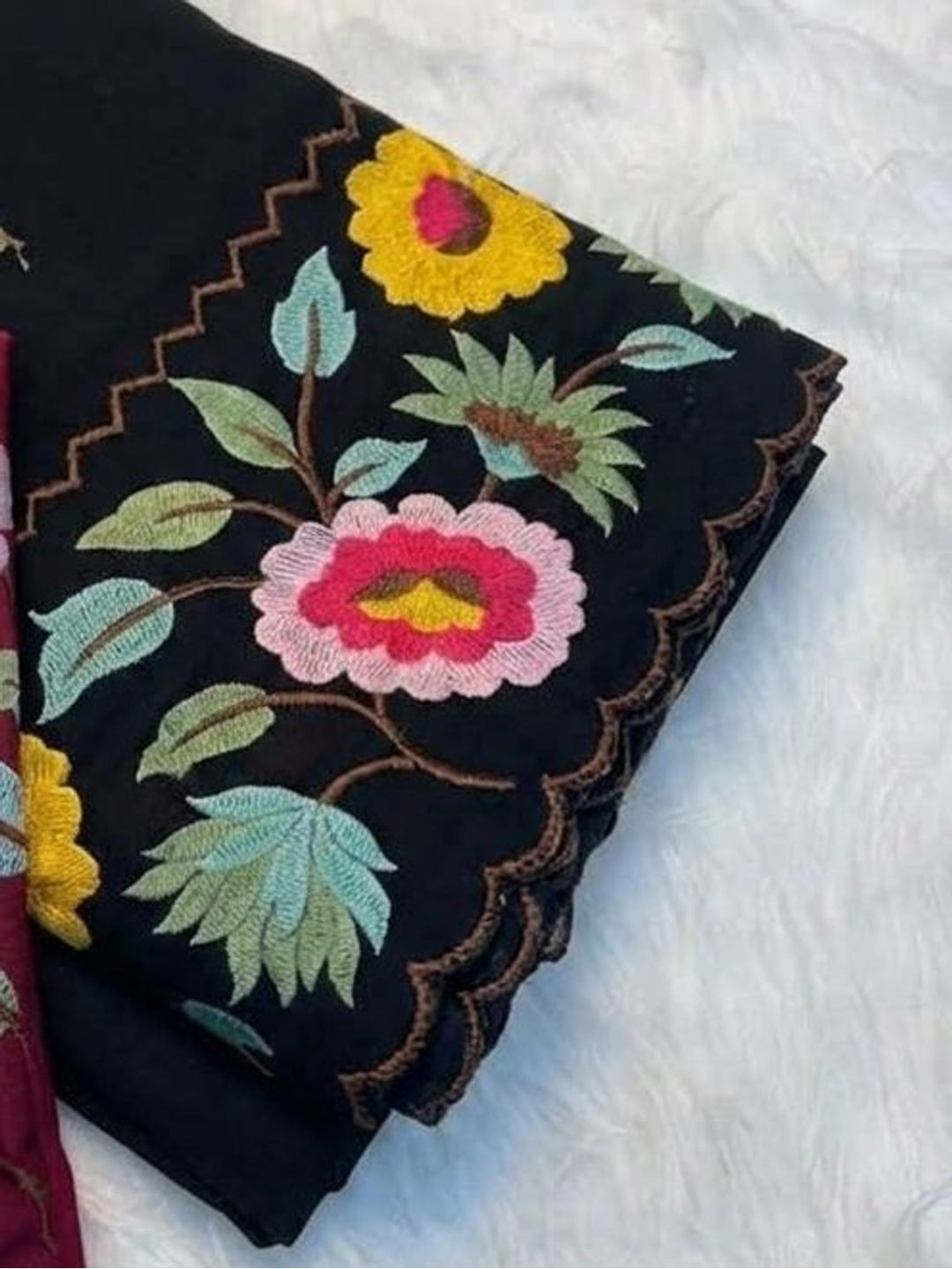 Peachmode Black Floral Embroidered Georgette Saree - Image 5