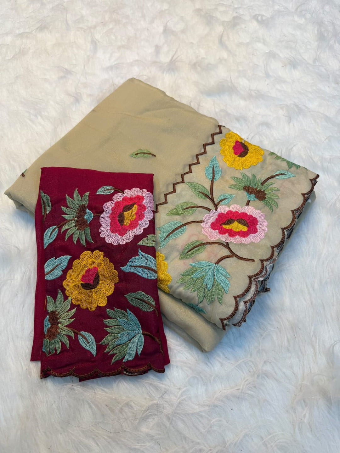 Peachmode Beige Floral Embroidered Georgette Saree - Image 2