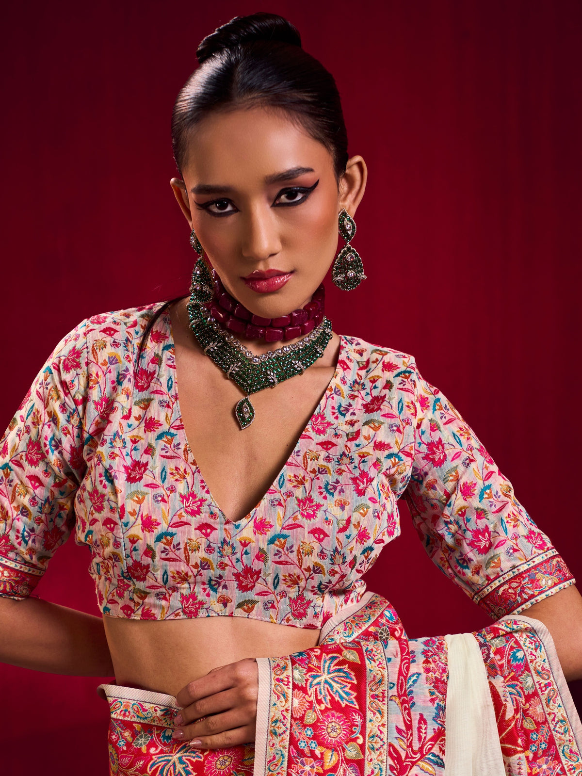 Peachmode Offwhite Modal Cotton Kashmiri Weaving Saree - Image 3