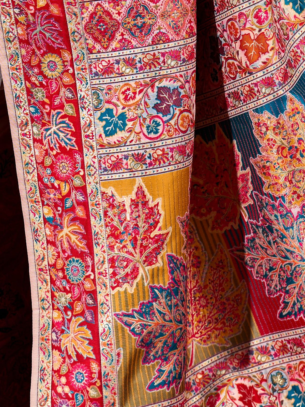 Peachmode Offwhite Modal Cotton Kashmiri Weaving Saree - Image 5