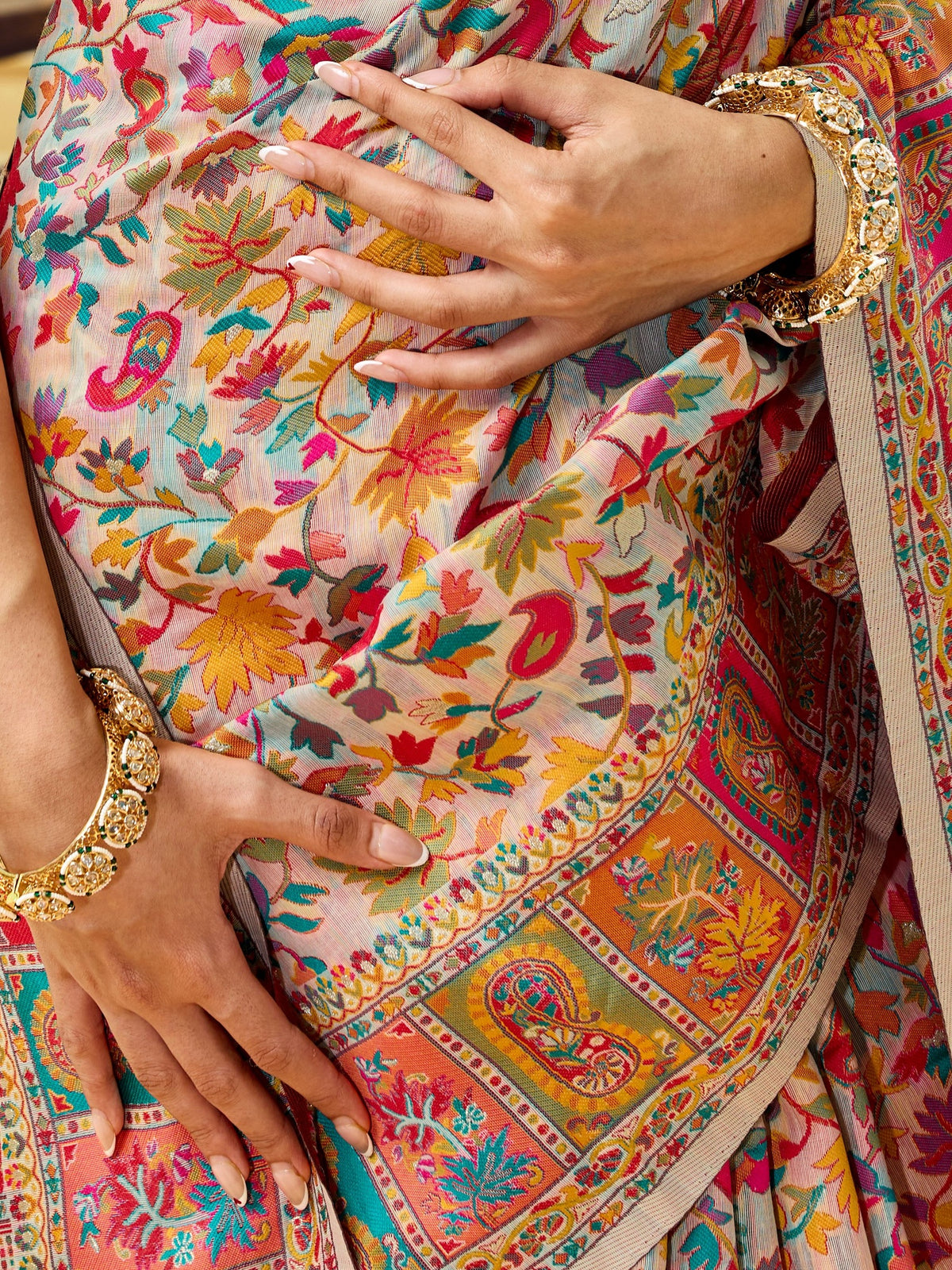 Peachmode Offwhite Modal Cotton Kashmiri Weaving Paisley Saree - Image 5