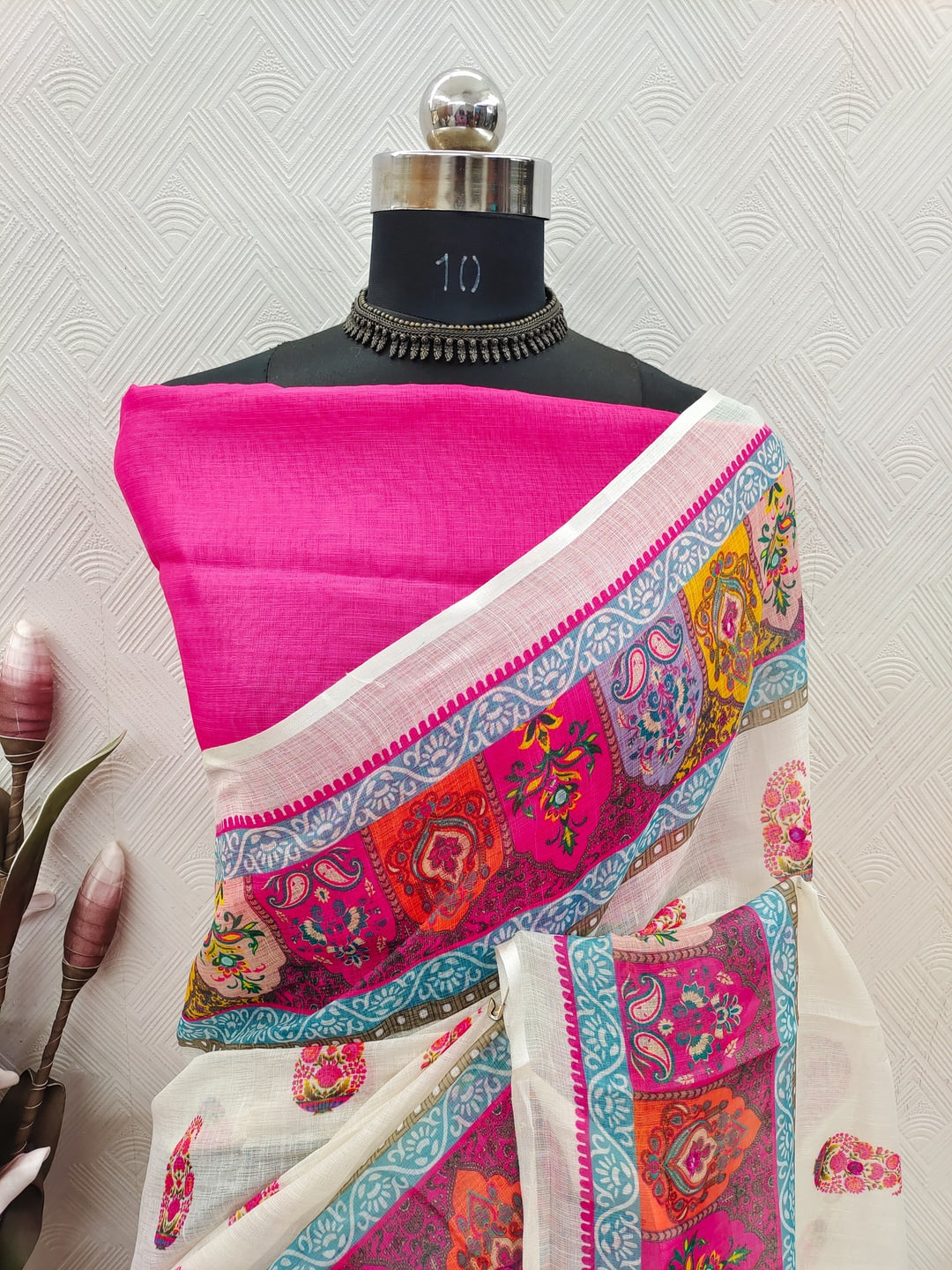 Peachmode Pink Paisley Printed Linen Saree With Mirror Work - Image 4