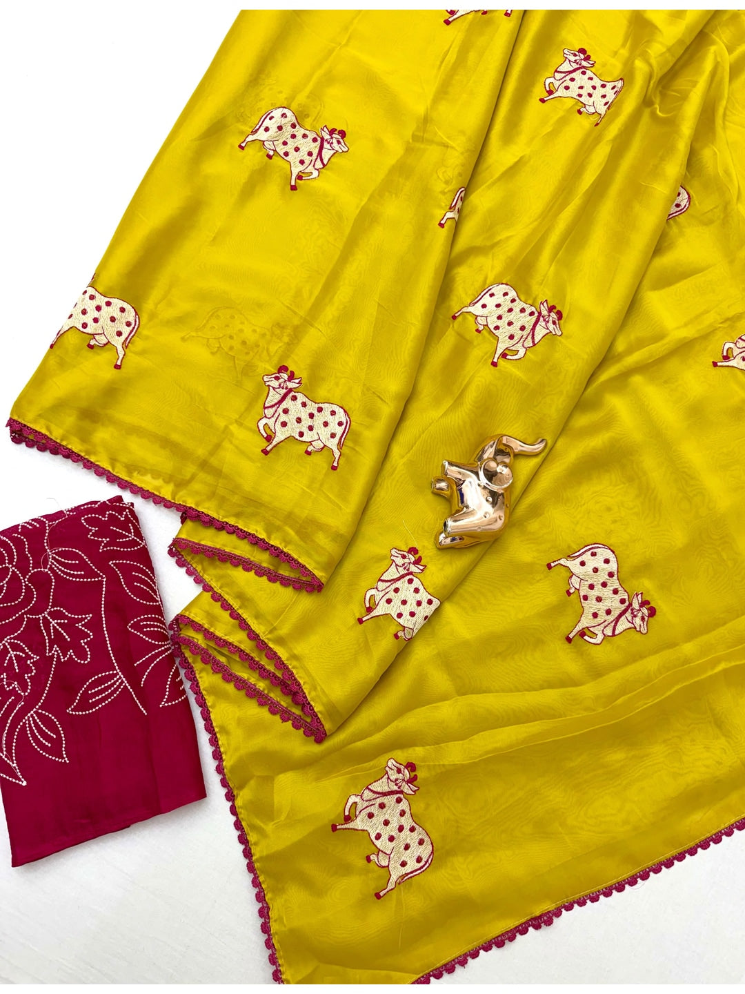 Peachmode Lemon Yellow Viscose Rangoli Saree With Kamdhenu Cow Embroidery - Image 4