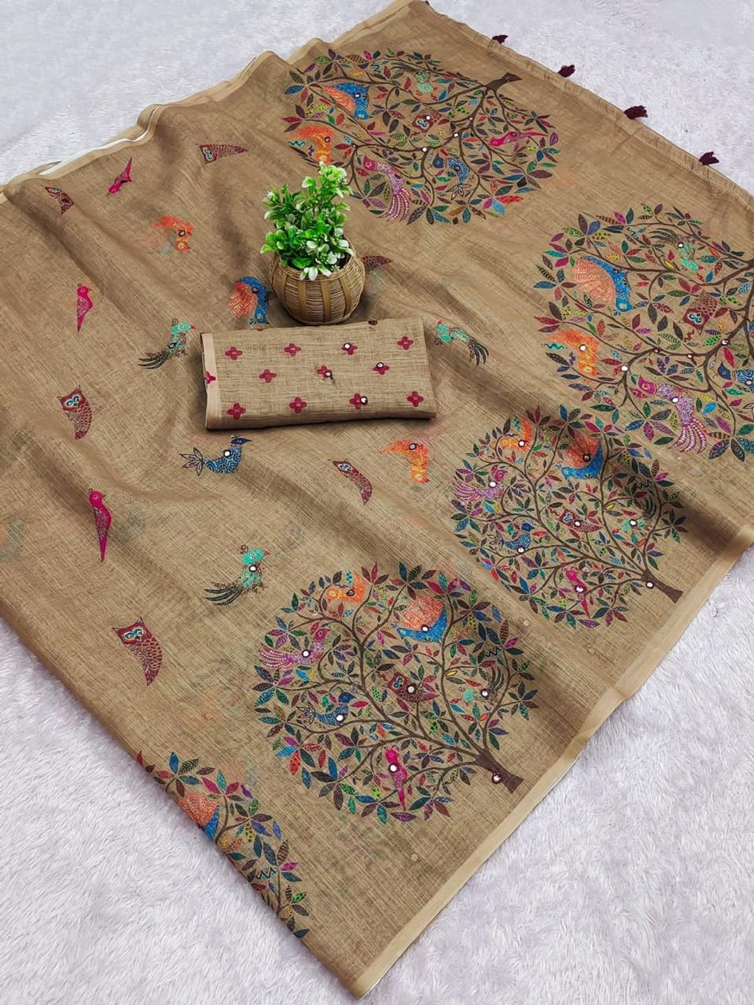Peachmode Beige Tree Of Life Printed Linen Saree With Mirror Work - Image 5