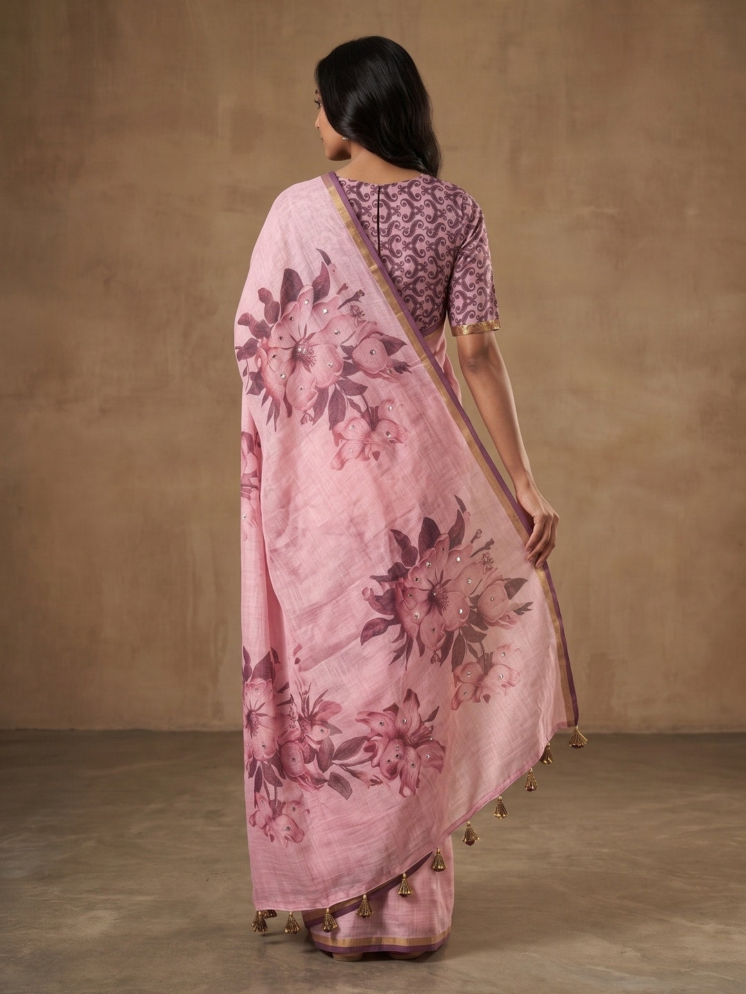 Peachmode Pink Floral Printed Linen Saree With Mirror Work - Image 2