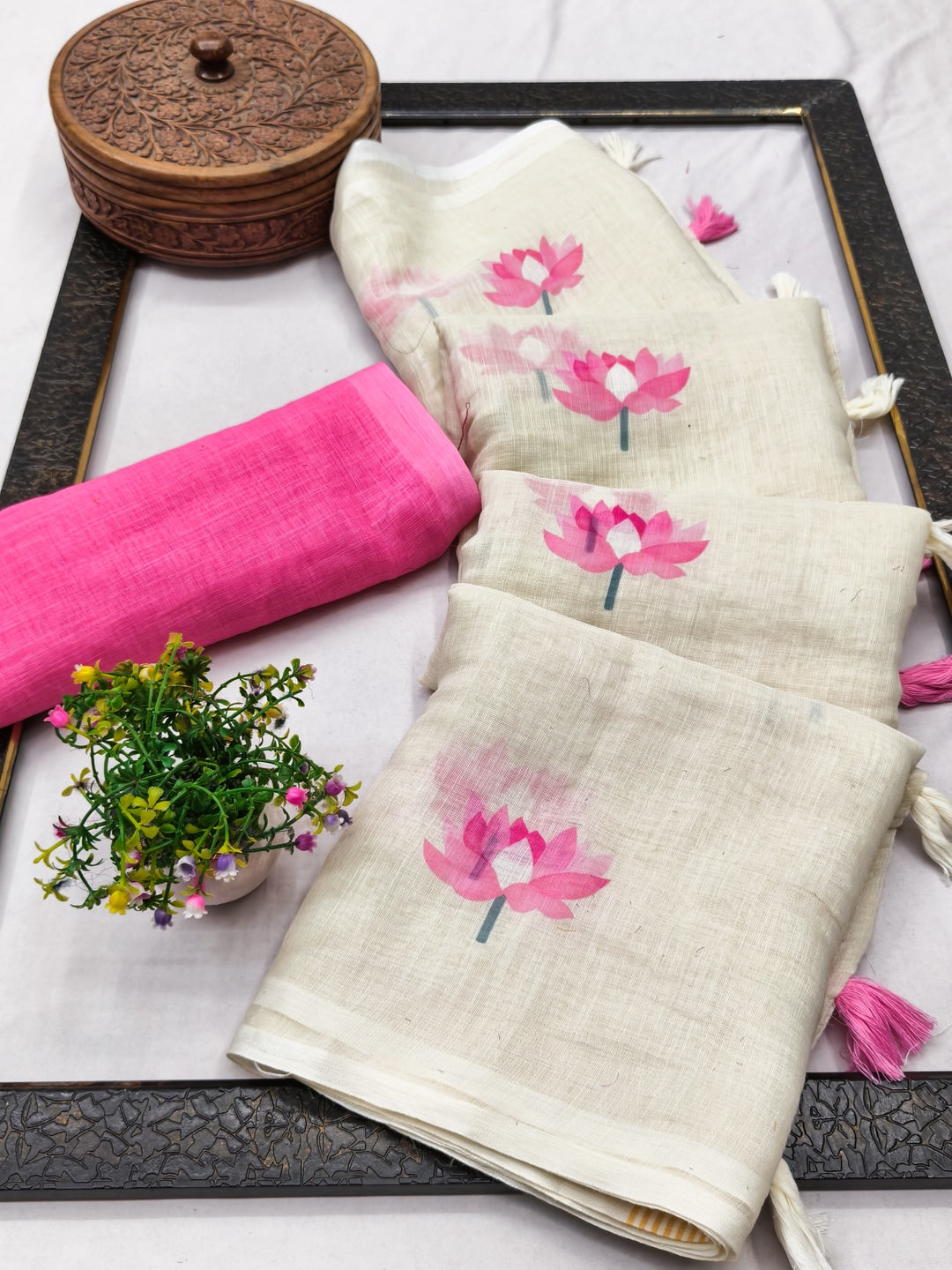 Peachmode Offwhite Lotus Printed Linen Saree - Image 4