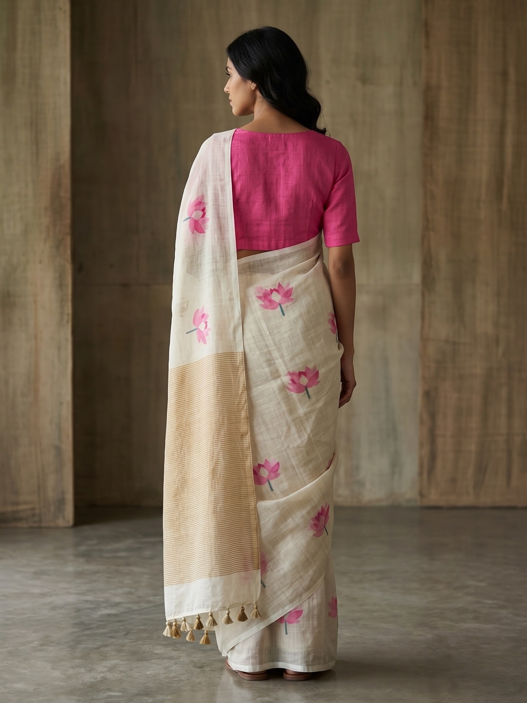Peachmode Offwhite Lotus Printed Linen Saree - Image 2