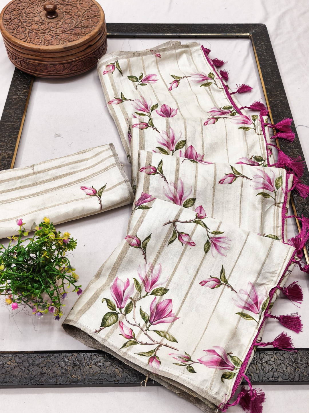 Peachmode Offwhite Floral Printed Art Silk Saree - Image 4
