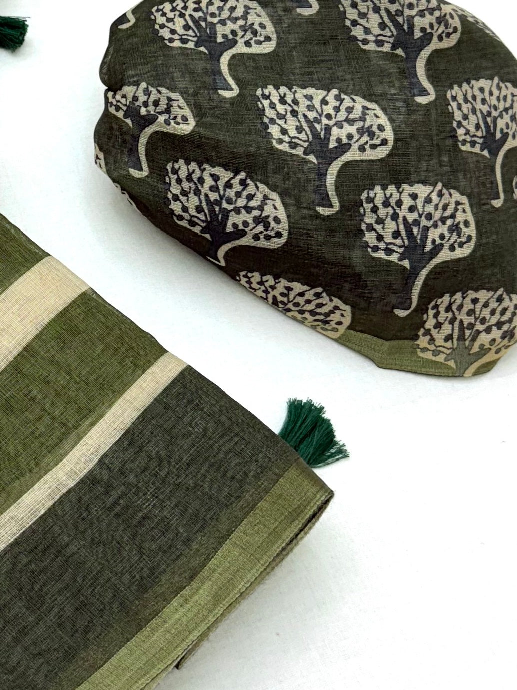 Peachmode Olive Green Striped Linen Saree With Zari Border - Image 3