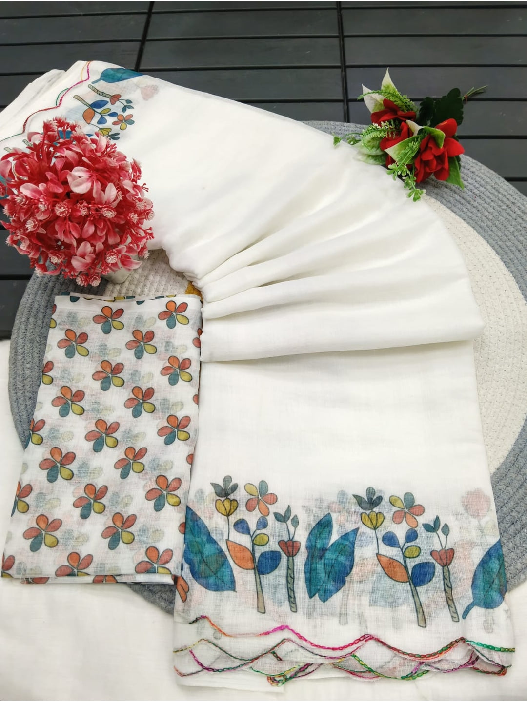 Peachmode White Printed Linen Saree With Cutwork Border - Image 5