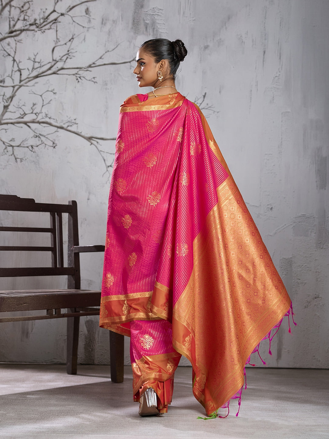 Peachmode Rani Pink Silk Woven Saree - Image 3