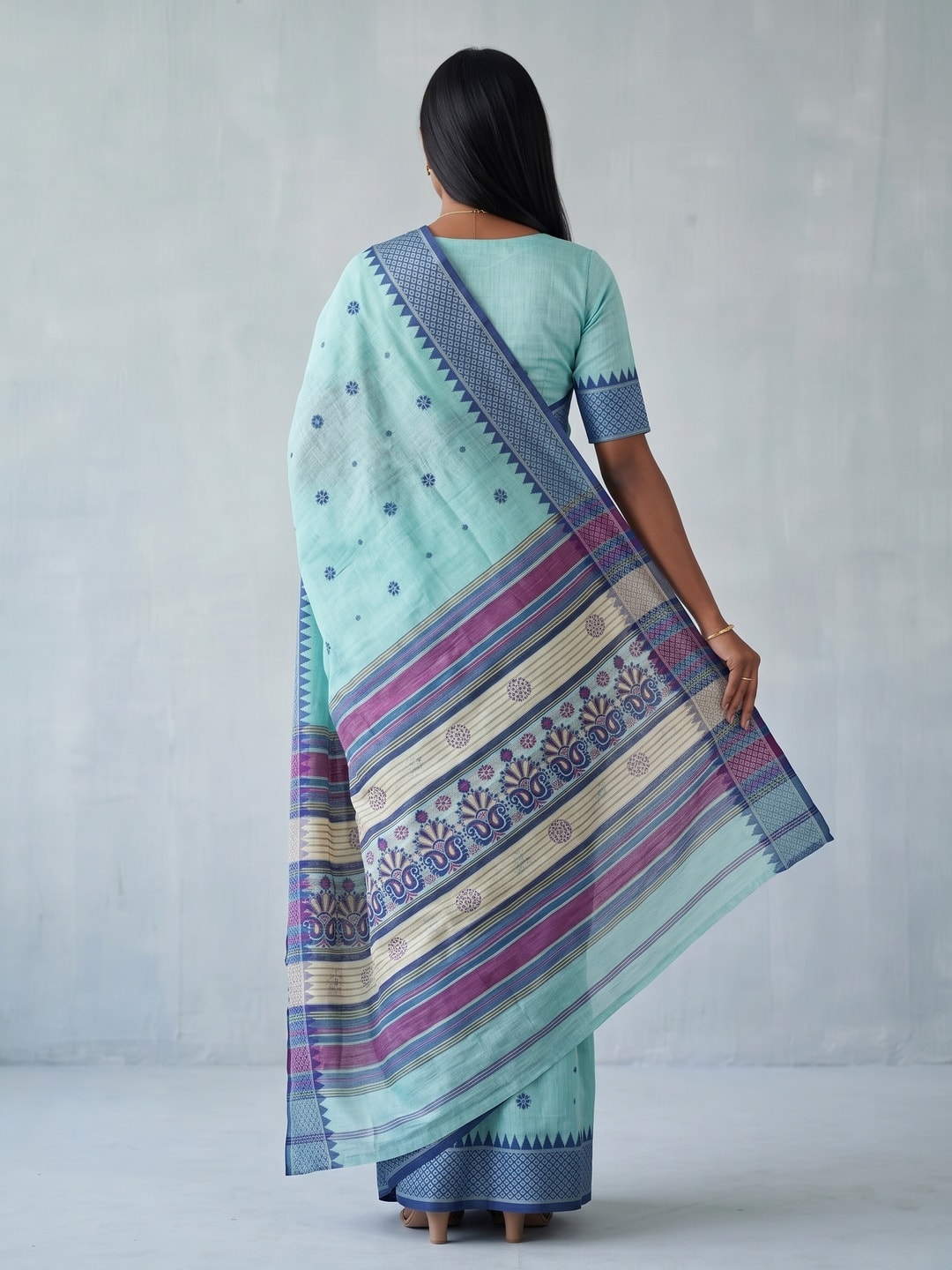 Peachmode Sea Green Jamdani Cotton Woven Saree with Striped Pallu - Image 4