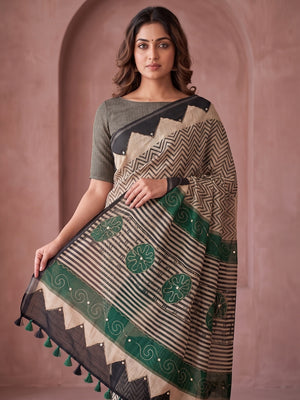 Peachmode Green Linen Saree With Digital Zigzag Print And Zari Outline Work - Image 2