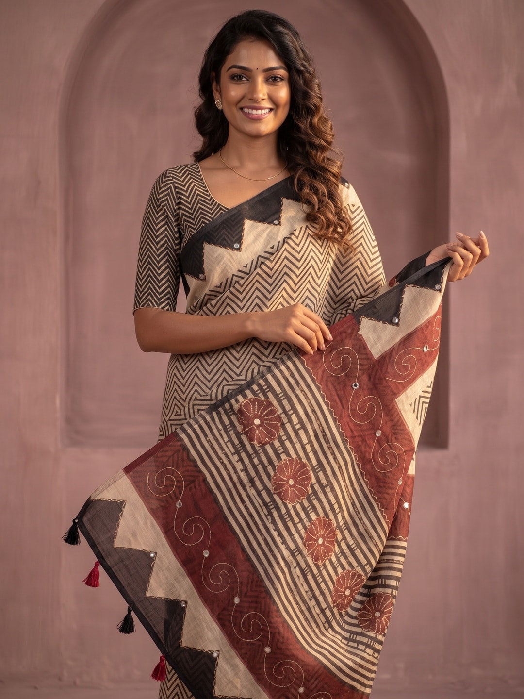 Peachmode Maroon Linen Saree With Digital Zigzag Print And Zari Outline Work - Image 3