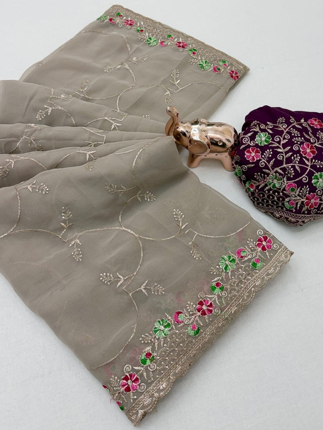 Peachmode Beige Georgette Saree With Multi Thread Embroidery And Cutwork Border - Image 5