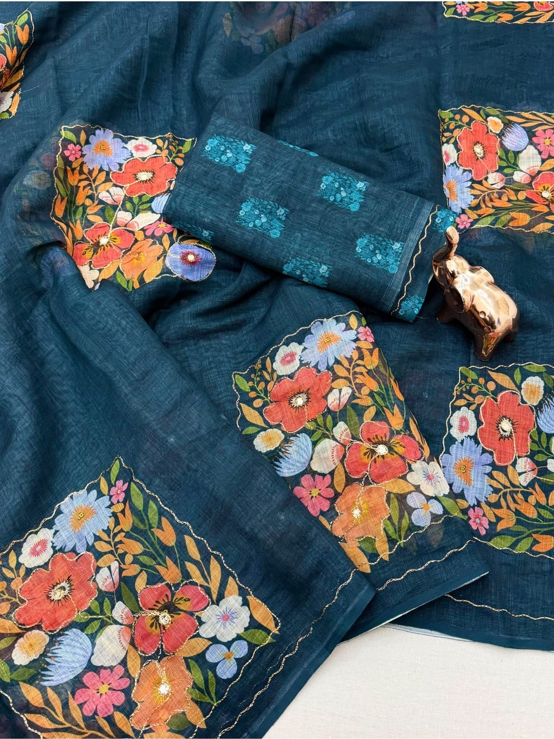 Peachmode Teal Linen Saree With Digital Floral Print And Zari Outline Work - Image 3