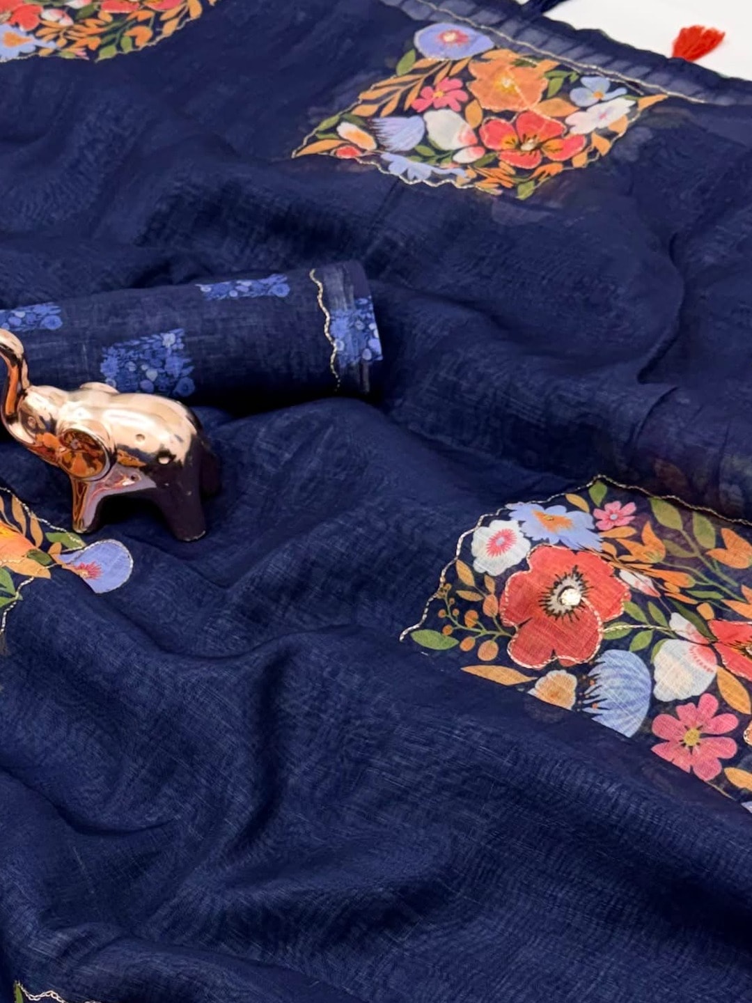 Peachmode Navy Blue Linen Saree With Digital Floral Print And Zari Outline Work - Image 6