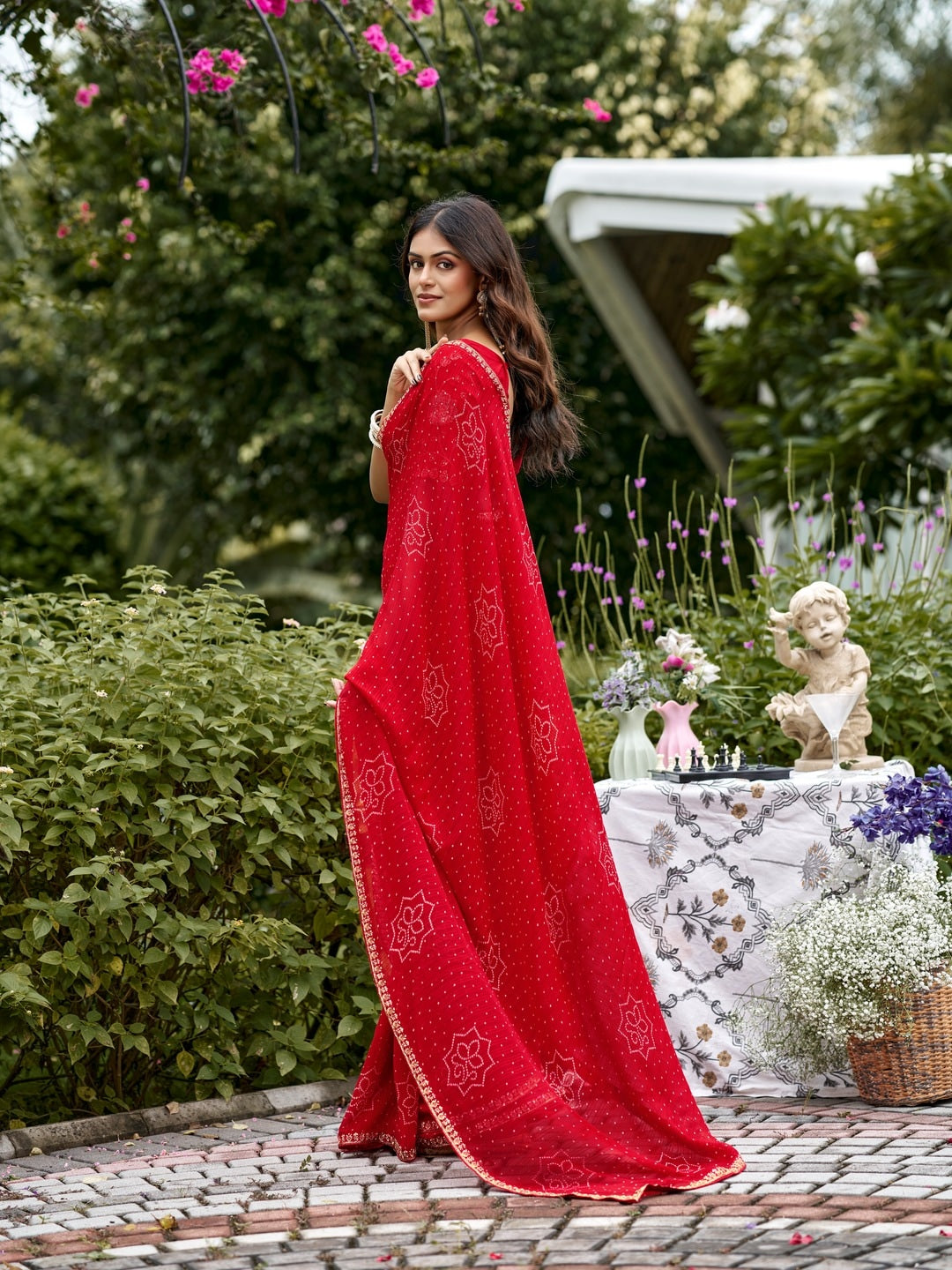 Peachmode Red Bandhani Printed Georgette Saree With Embroidered Border - Image 2