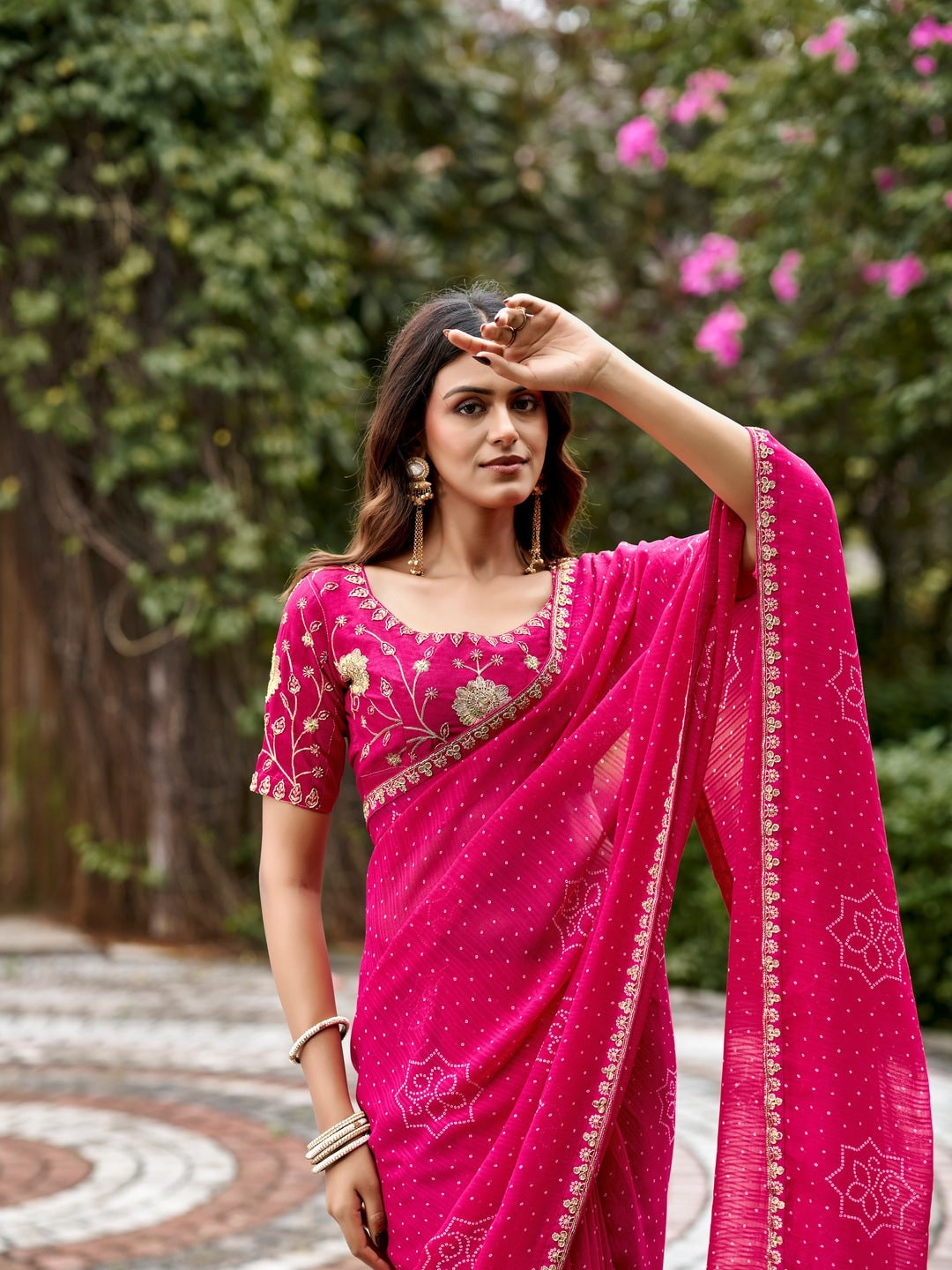 Peachmode Pink Bandhani Printed Georgette Saree With Embroidered Border - Image 3