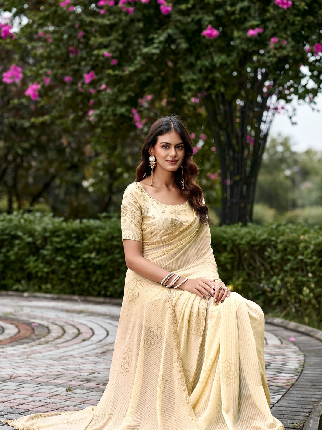 Peachmode Cream Bandhani Printed Georgette Saree With Embroidered Border - Image 4