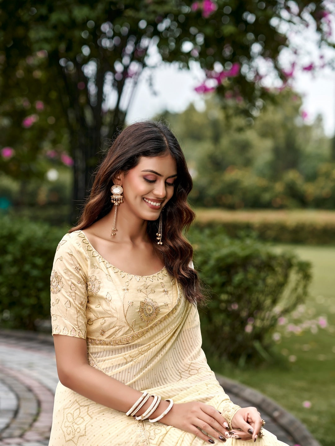 Peachmode Cream Bandhani Printed Georgette Saree With Embroidered Border - Image 5