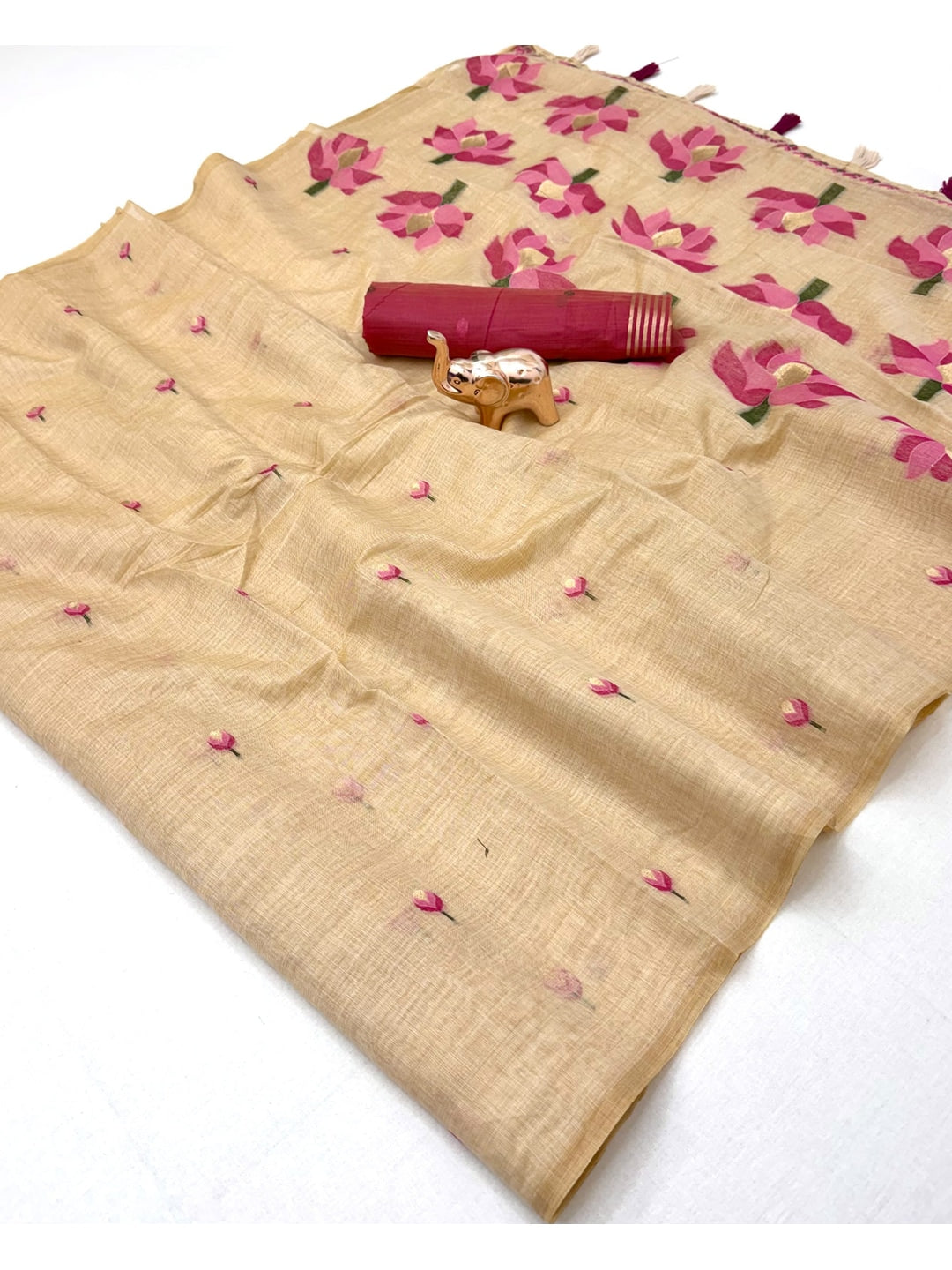 Peachmode Beige Rumali Cotton Saree With Jacquard Butta And Lotus Print Pallu - Image 4