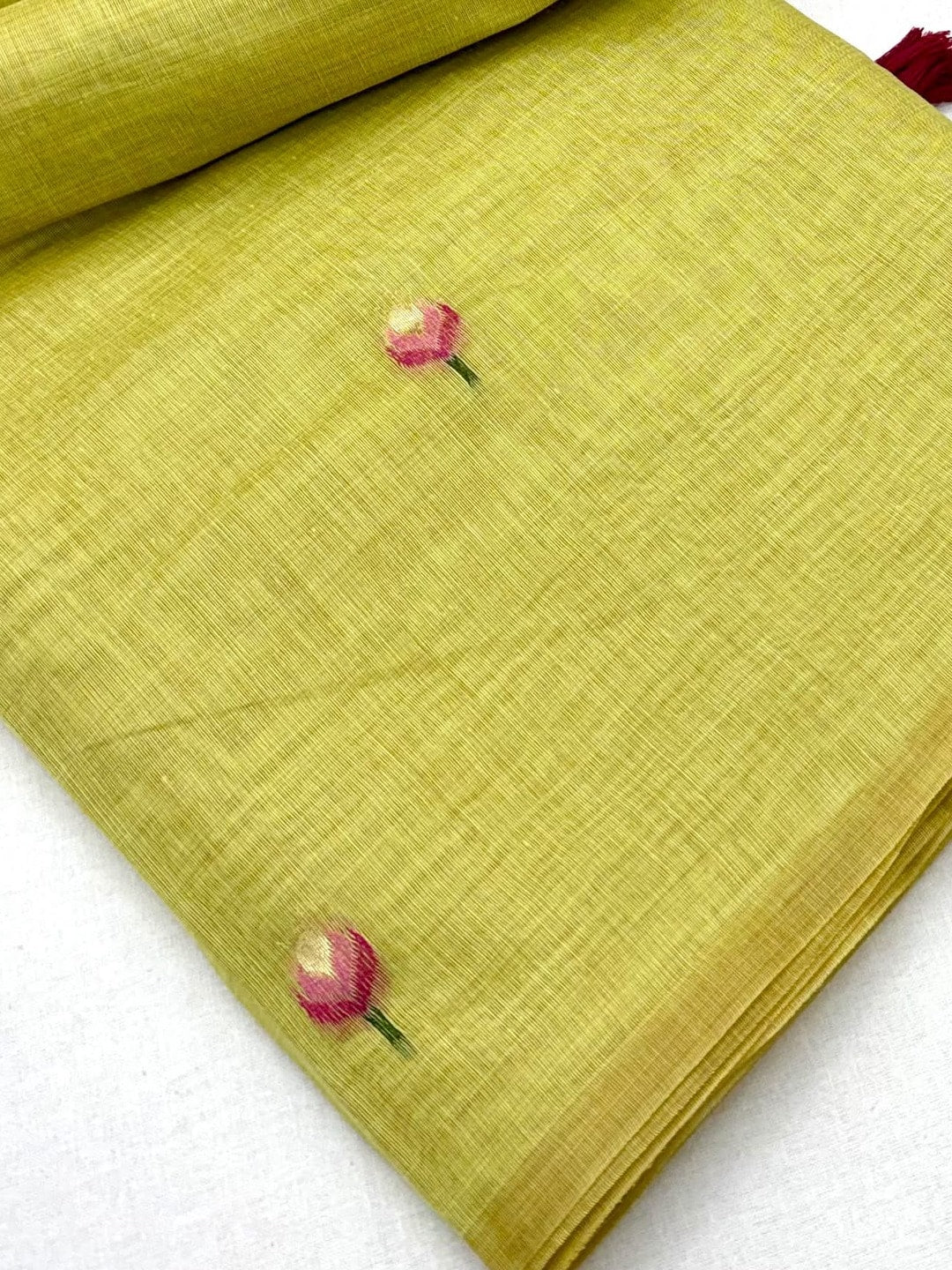Peachmode Lime Green Rumali Cotton Saree With Jacquard Butta And Lotus Print Pallu - Image 5