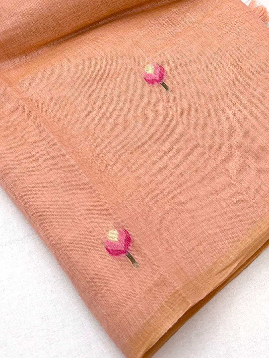 Peachmode Peach Rumali Cotton Saree With Jacquard Butta And Lotus Print Pallu - Image 4