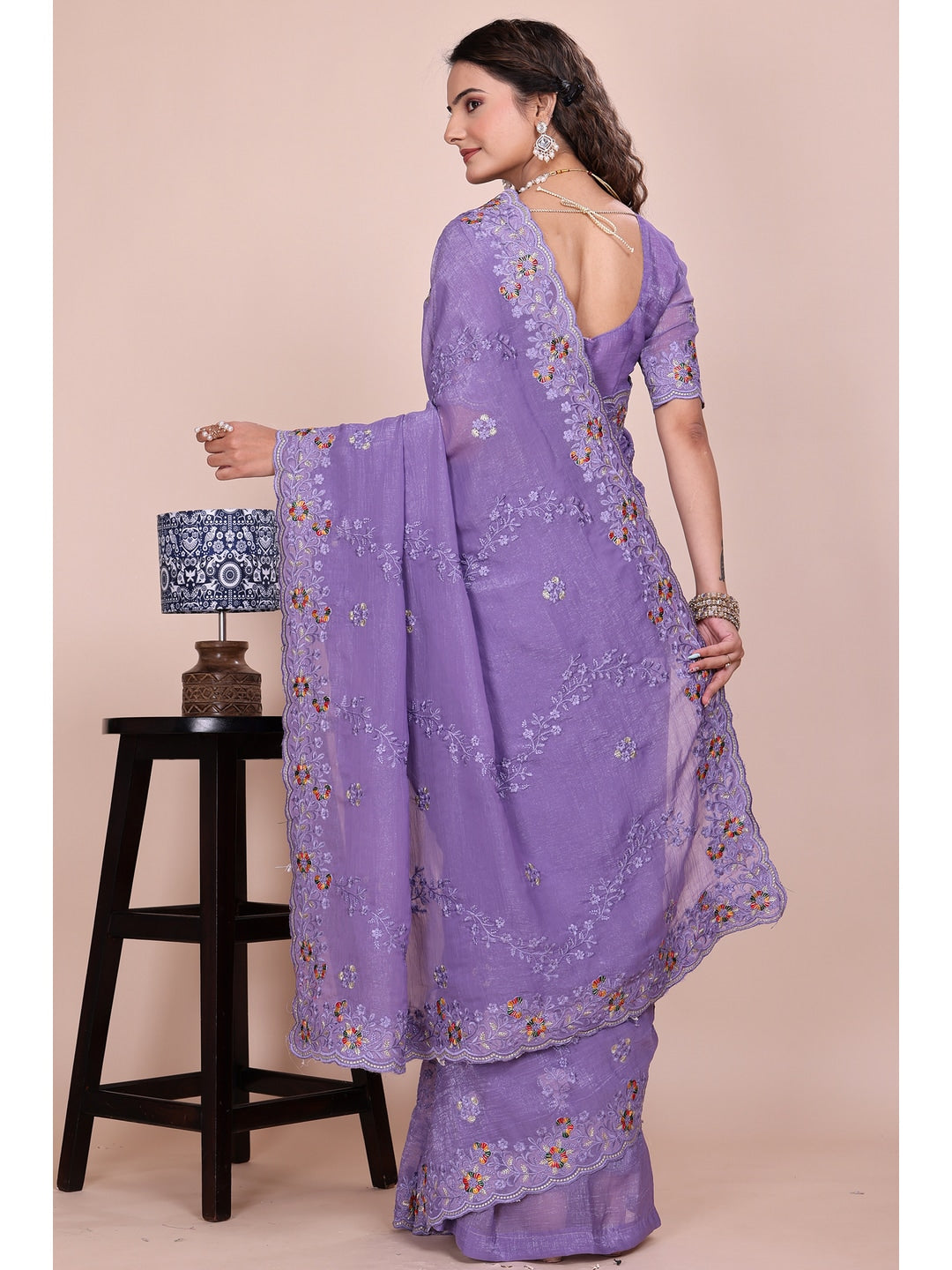Peachmode Lavender Embroidered Crunchy Chiffon Saree - Image 4