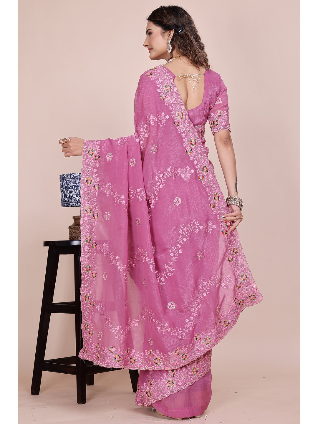 Peachmode Pink Embroidered Crunchy Chiffon Saree - Image 4
