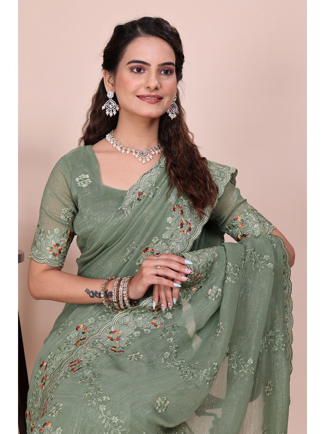 Peachmode Green Embroidered Crunchy Chiffon Saree - Image 3