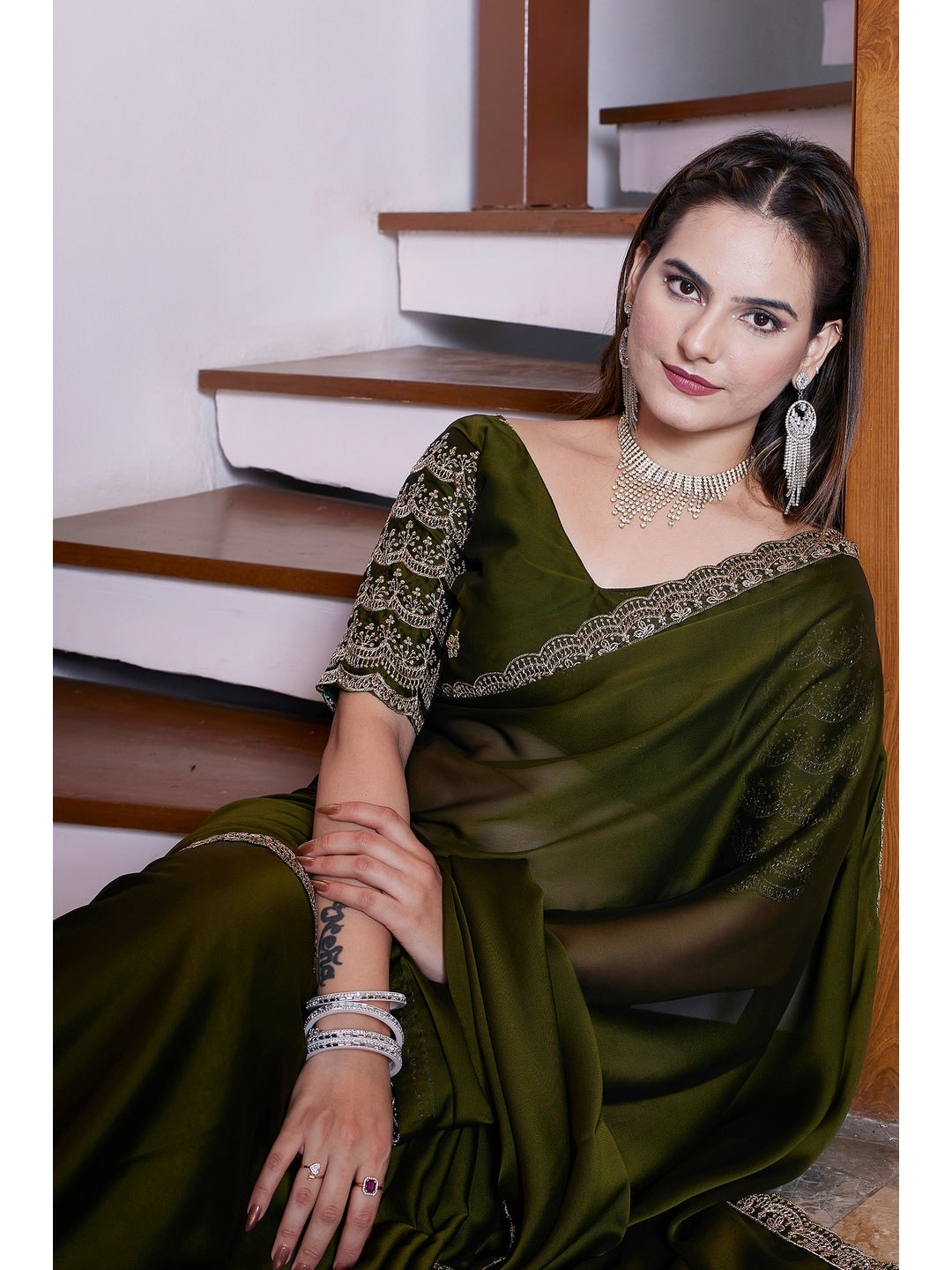 Peachmode Mehndi Embroidered Border Rangoli Silk Saree - Image 3