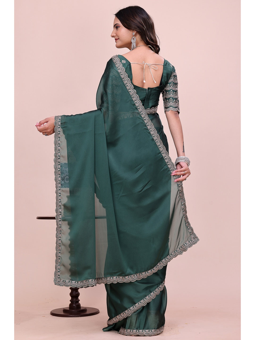 Peachmode Green Embroidered Border Rangoli Silk Saree - Image 2