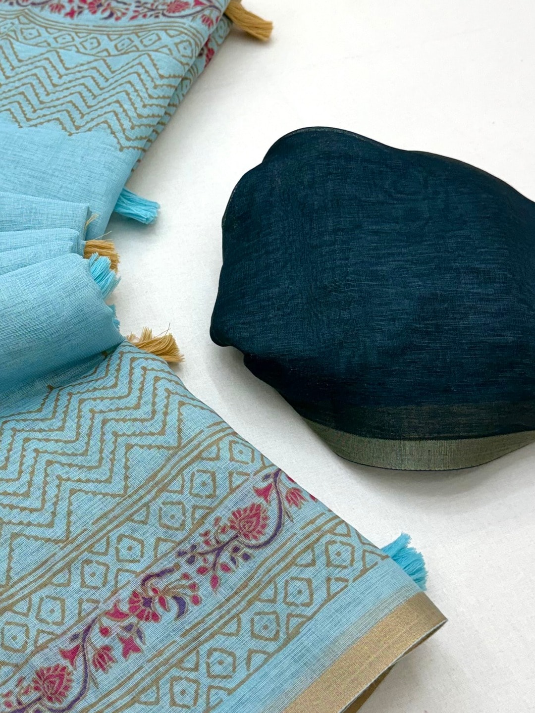 Peachmode Blue Printed Linen Saree With Zari Border - Image 5
