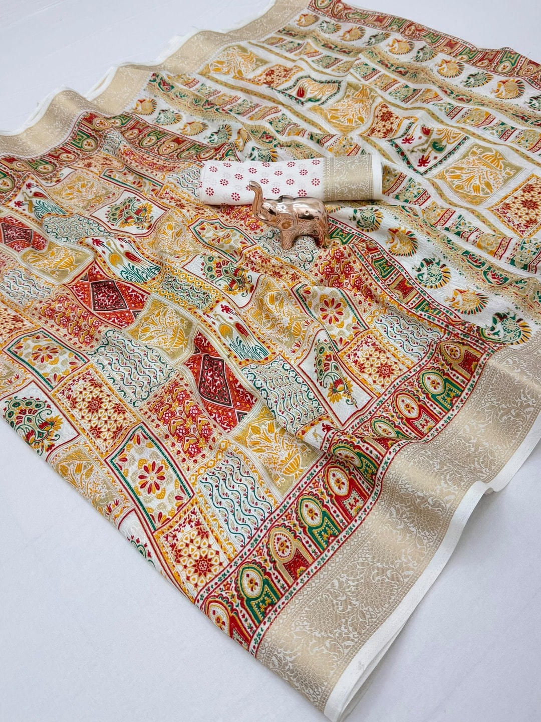 Peachmode Cream Benny Crepe Silk Saree With Position Print And Woven Jacquard Border - Image 4