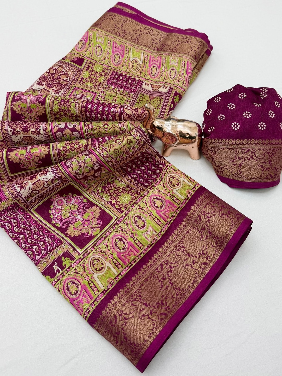 Peachmode Wine Benny Crepe Silk Saree With Position Print And Woven Jacquard Border - Image 4