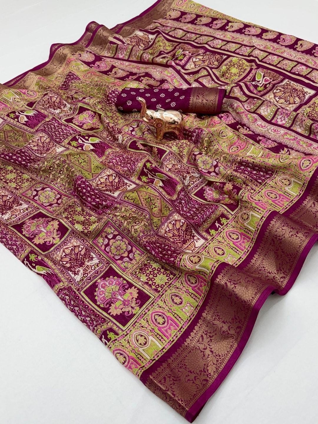 Peachmode Wine Benny Crepe Silk Saree With Position Print And Woven Jacquard Border - Image 5