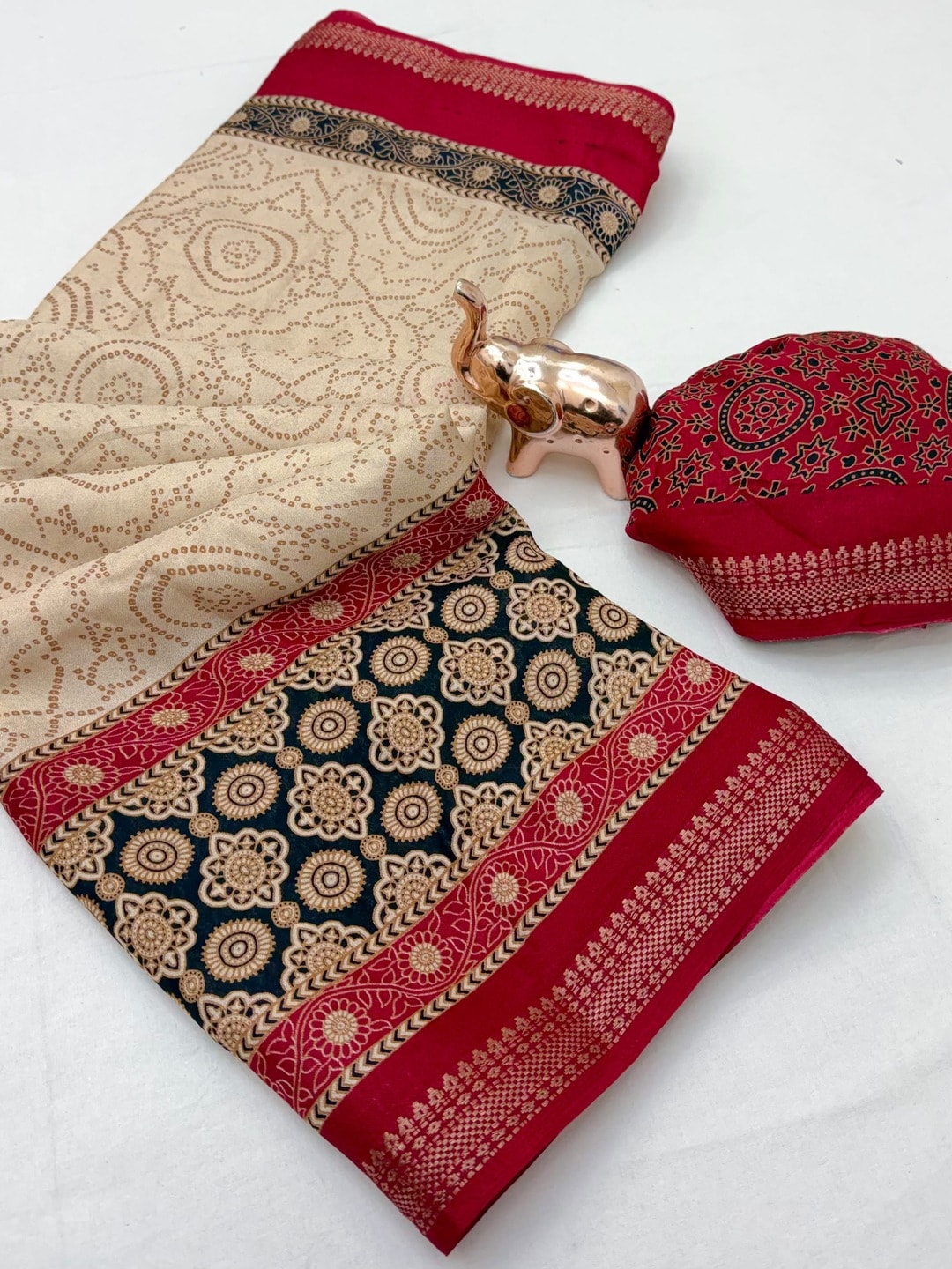 Peachmode Red Marshmallow Saree With Kalamkari Print And Woven Jacquard Border - Image 4