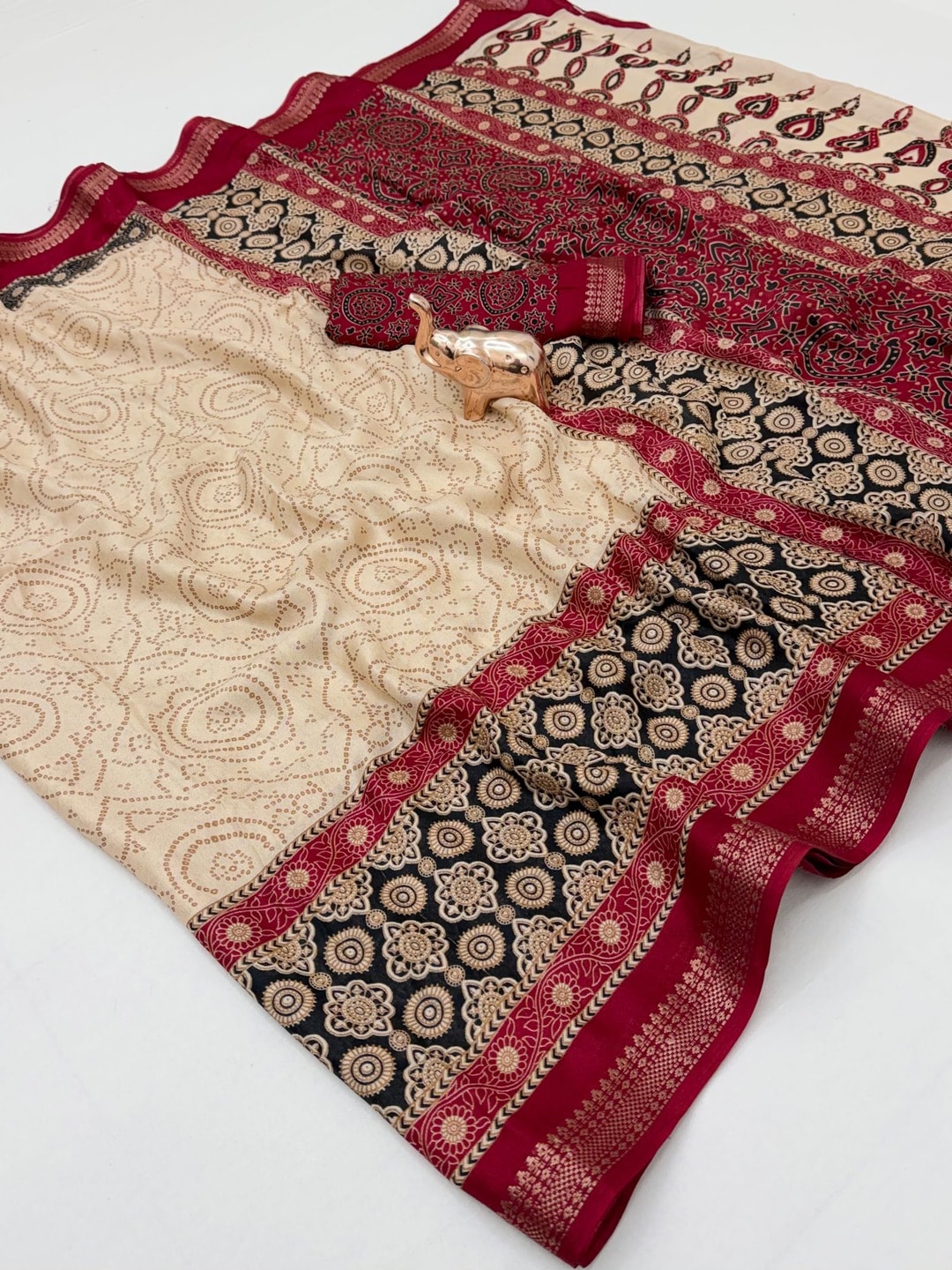 Peachmode Red Marshmallow Saree With Kalamkari Print And Woven Jacquard Border - Image 5