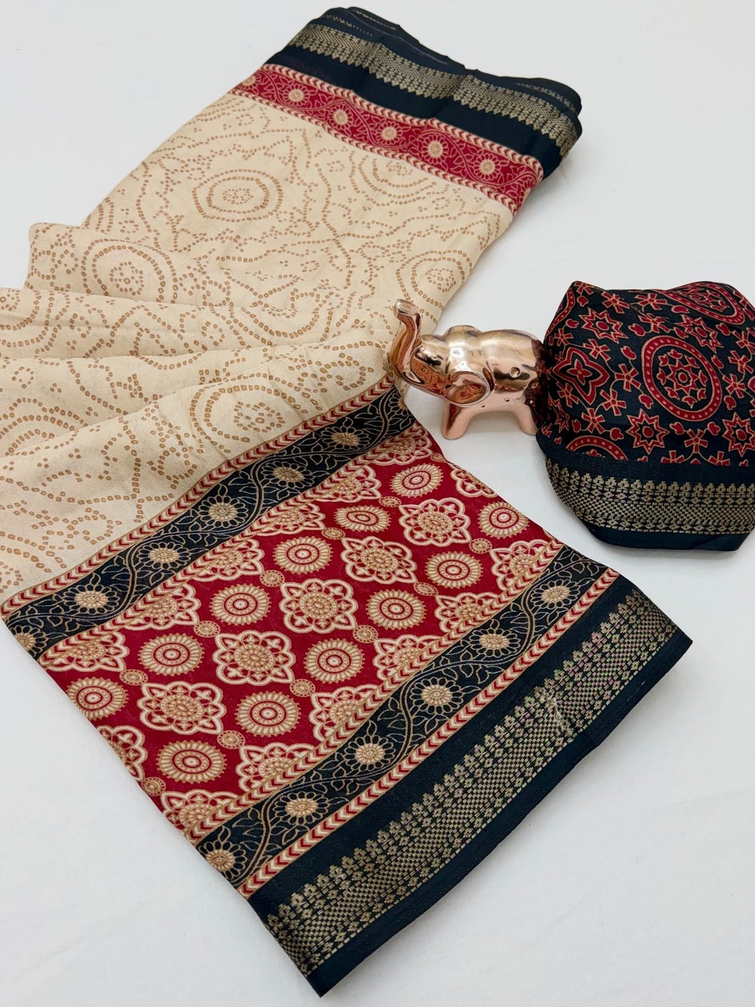 Peachmode Black Marshmallow Saree With Kalamkari Print And Woven Jacquard Border - Image 4