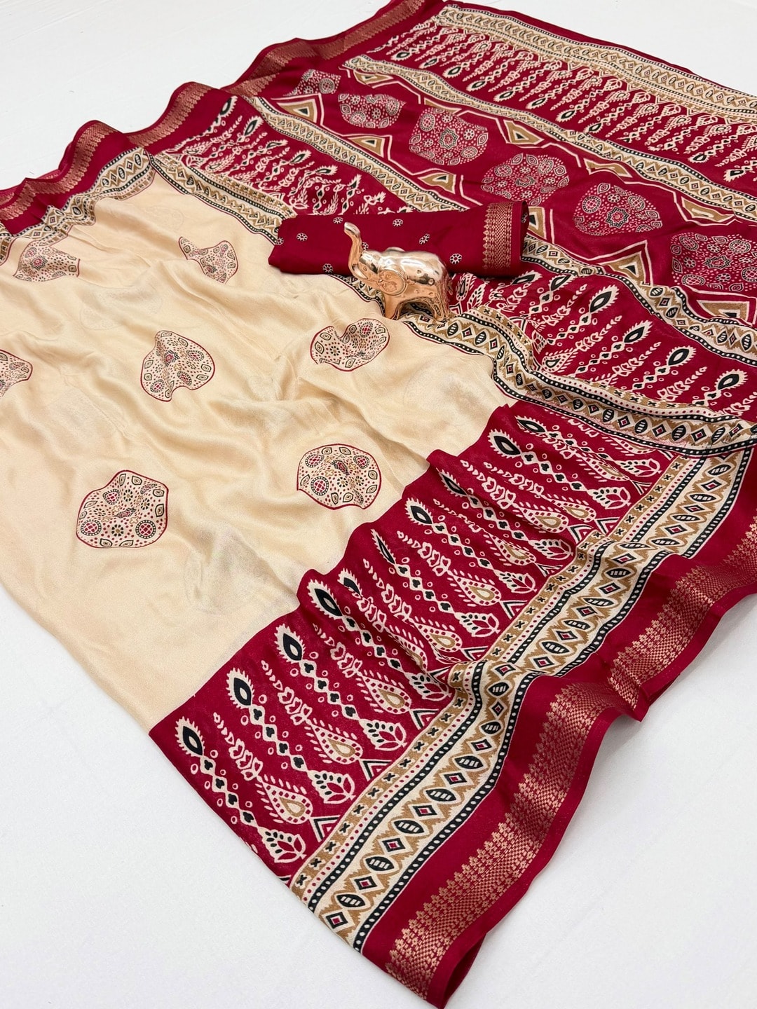 Peachmode Red Marshmallow Saree With Kalamkari Print And Woven Jacquard Border - Image 4