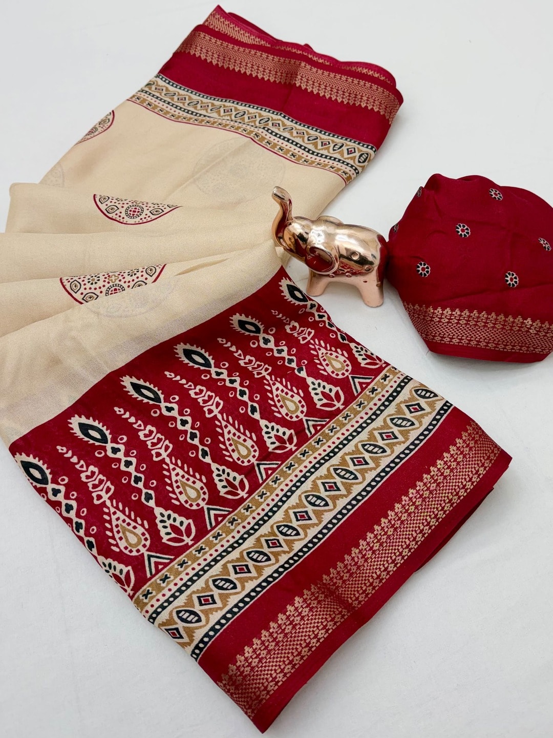 Peachmode Red Marshmallow Saree With Kalamkari Print And Woven Jacquard Border - Image 5